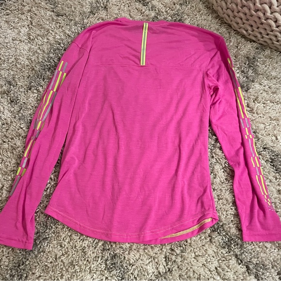 Under Armour Pink Fitted Top size small - Picture 8 of 11